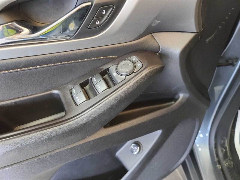Used 2020 Chevrolet Traverse LT FWD image 22