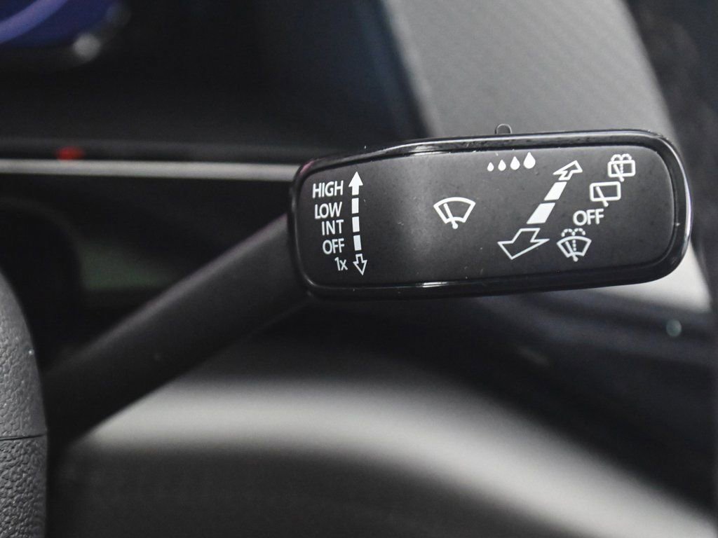 Used 2025 Volkswagen Atlas Peak Edition SE AWD/4WD image 31