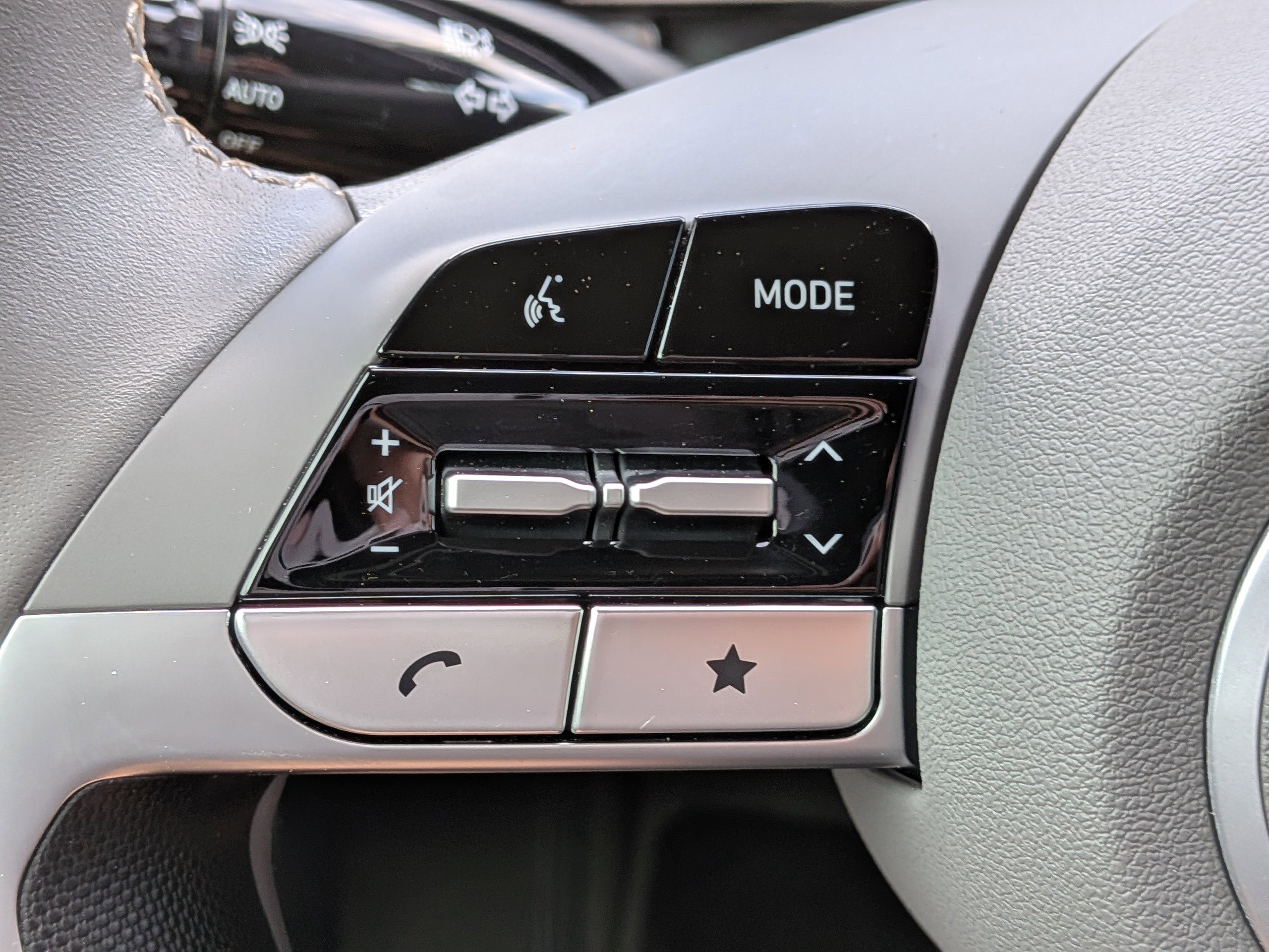 Certified 2025 Hyundai Elantra SEL image 25