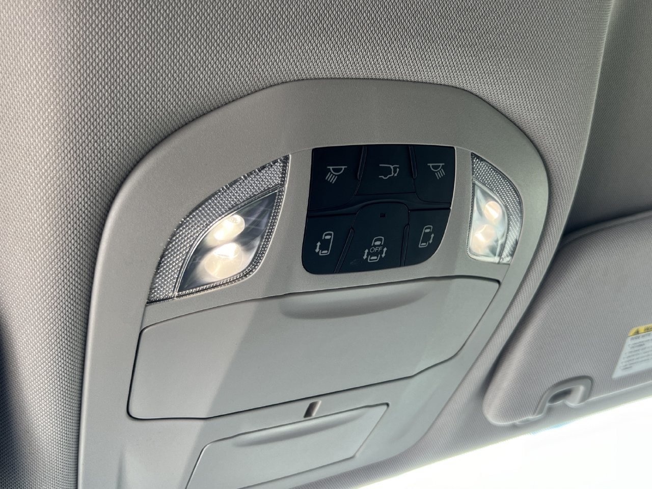 Used 2022 Chrysler Voyager LX FWD image 22