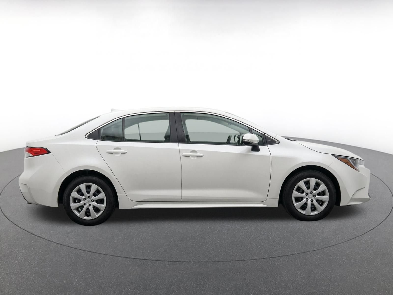 Used 2025 Toyota Corolla LE FWD image 10
