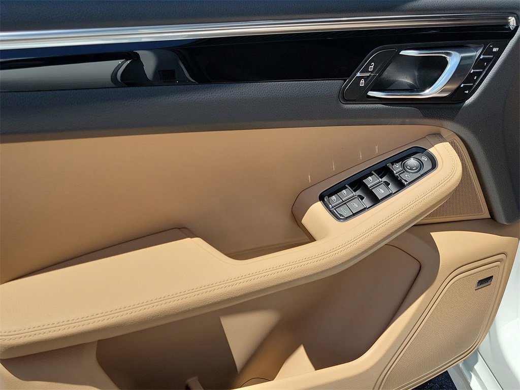 New 2026 Porsche Macan image 25