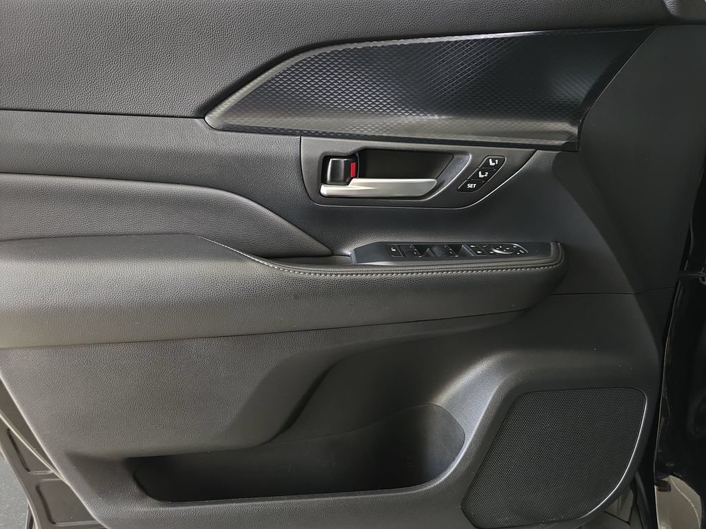 Used 2024 Toyota Grand Highlander AWD Hybrid image 27