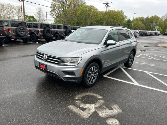 Used 2020 Volkswagen Tiguan SE w/ 3rd Row Seat Package AWD/4WD image 3