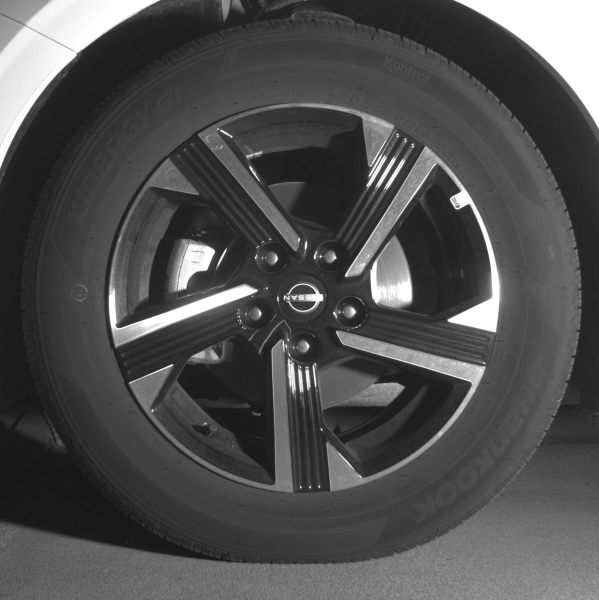 Used 2025 Nissan Sentra SV FWD image 12