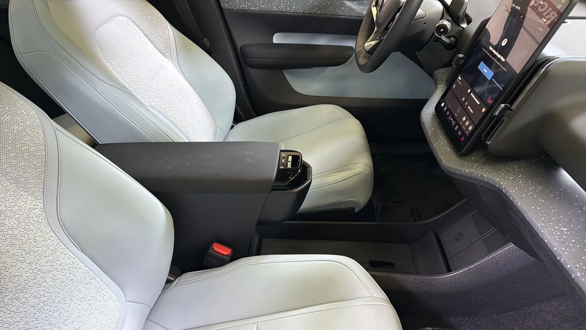 Used 2025 Volvo EX30 Ultra w/ Climate Package image 18