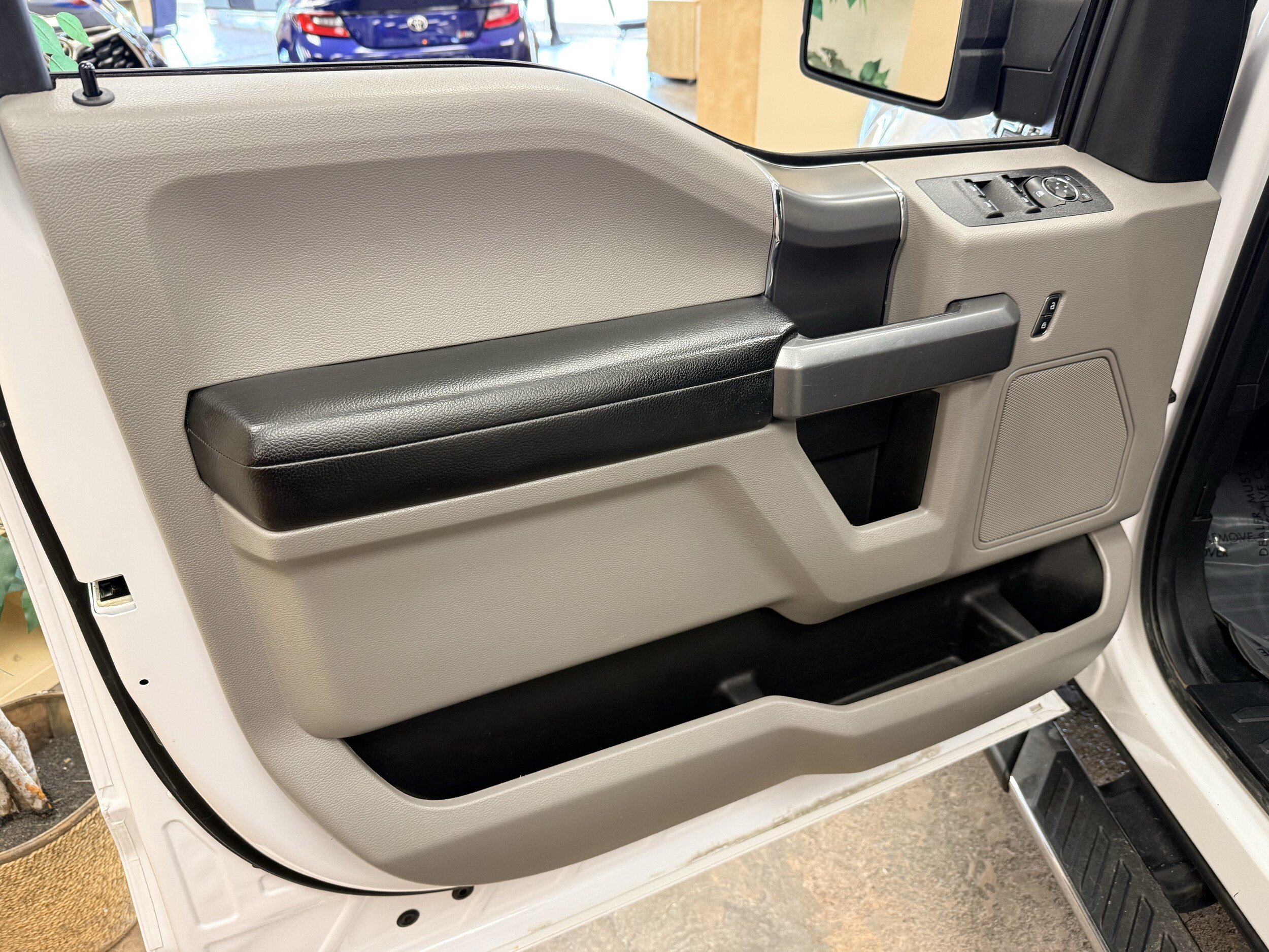 Used 2019 Ford F150 XLT w/ Equipment Group 302A Luxury AWD/4WD image 7