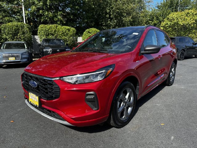 Certified 2023 Ford Escape ST-Line w/ Tech Pack #1 AWD/4WD image 9
