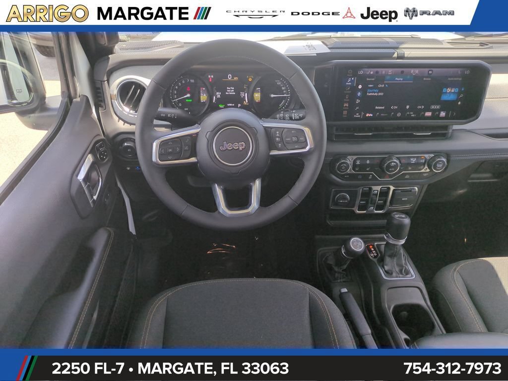Used 2025 Jeep Wrangler Unlimited Sahara AWD/4WD image 16