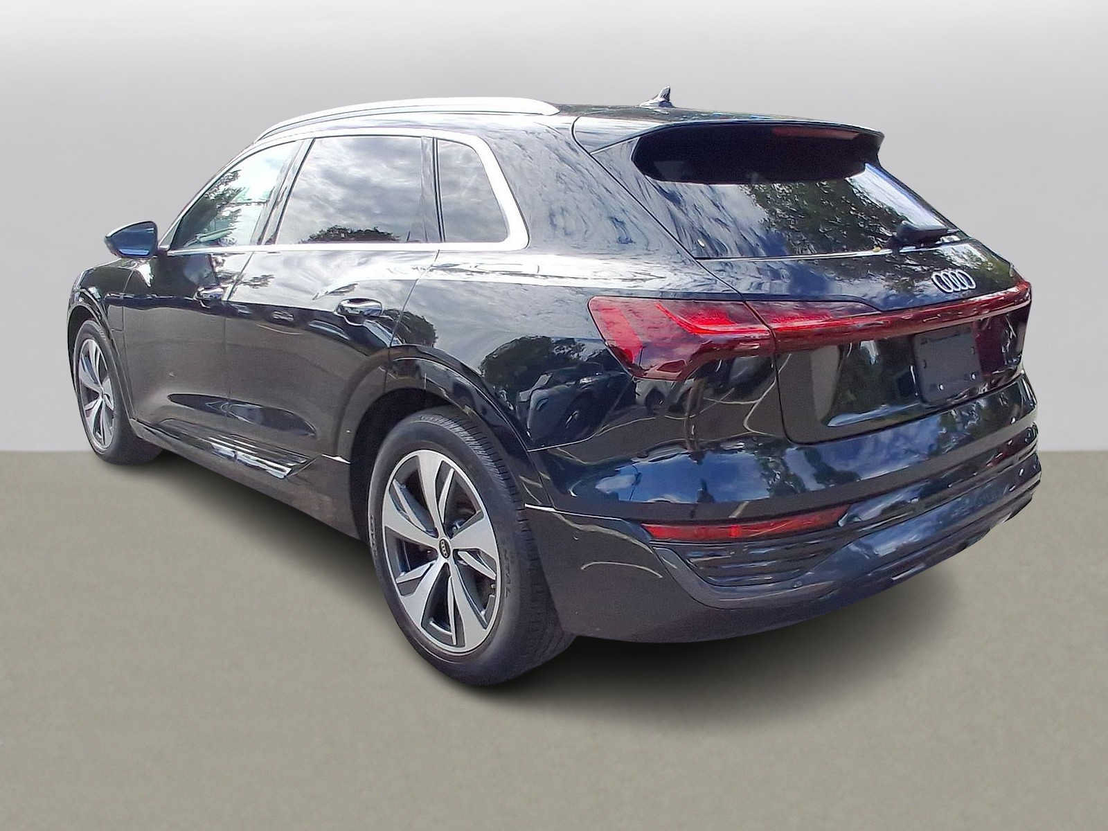 Used 2024 Audi Q8 e-tron Premium Plus w/ Premium Plus Package AWD/4WD image 28