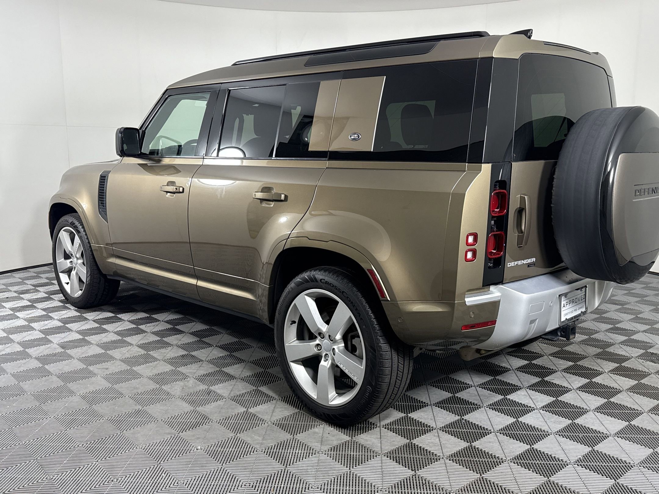 Certified 2022 Land Rover Defender 110 XS Edition AWD/4WD image 3