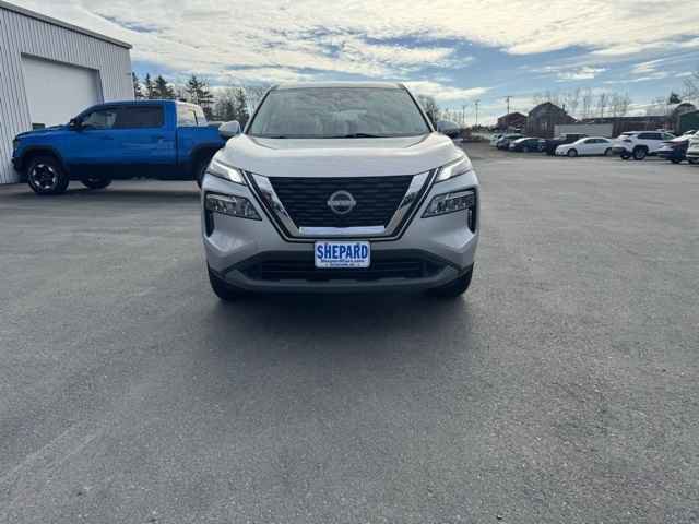 Used 2022 Nissan Rogue SV image 2