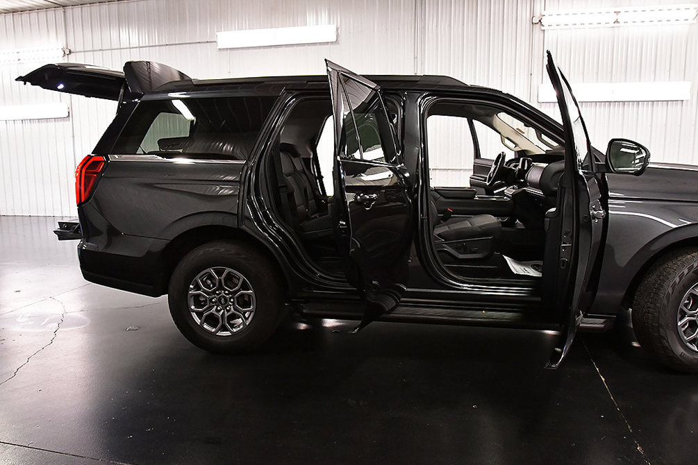Used 2025 Ford Expedition Active AWD/4WD image 29