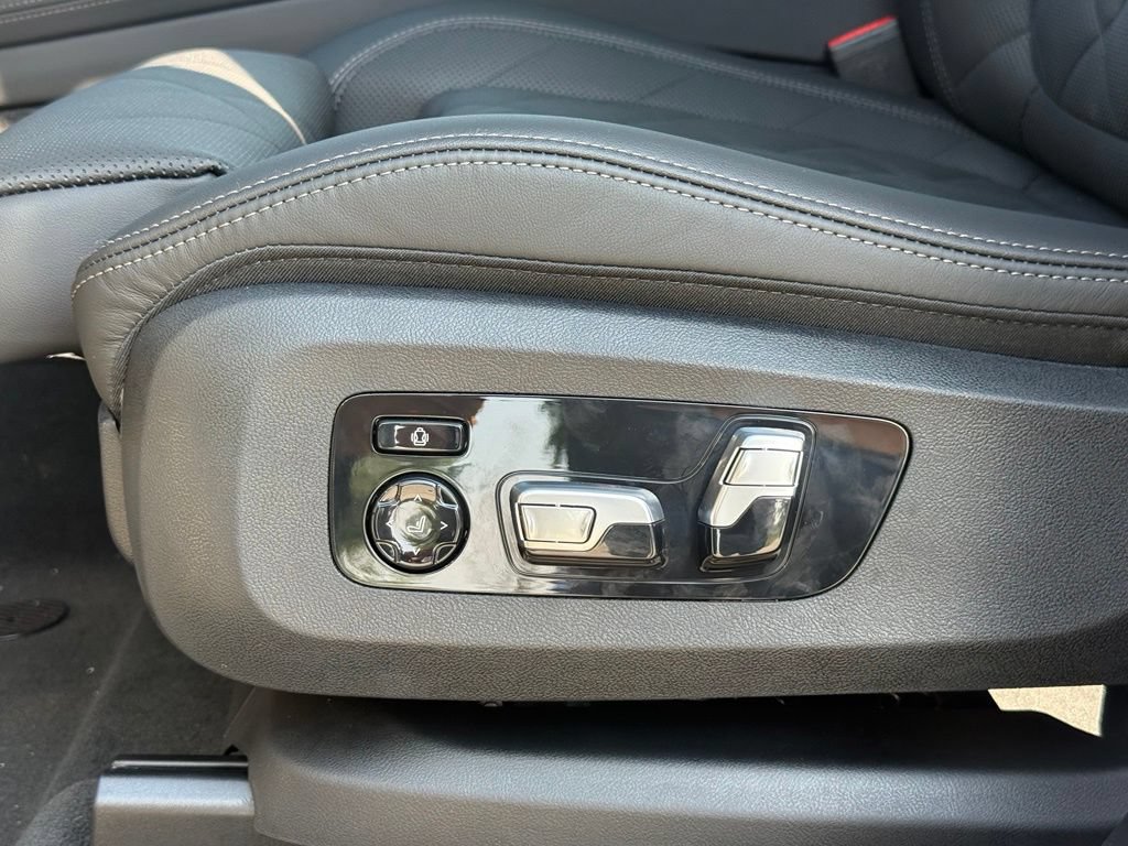 New 2027 BMW X7 xDrive40i w/ Executive Package AWD/4WD image 13