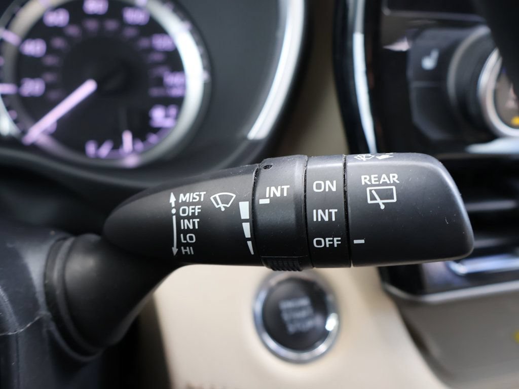 Used 2023 Toyota Highlander XLE FWD image 42