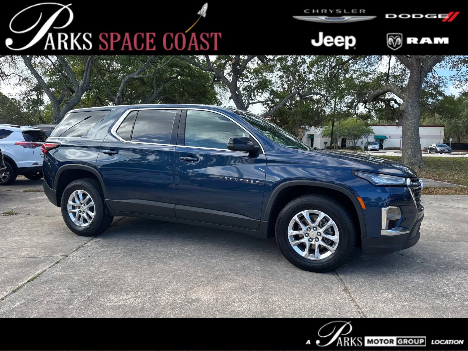 Used 2023 Chevrolet Traverse LS image 1