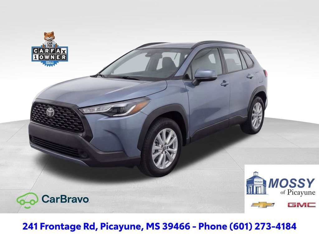Used 2024 Toyota Corolla Cross LE image 1