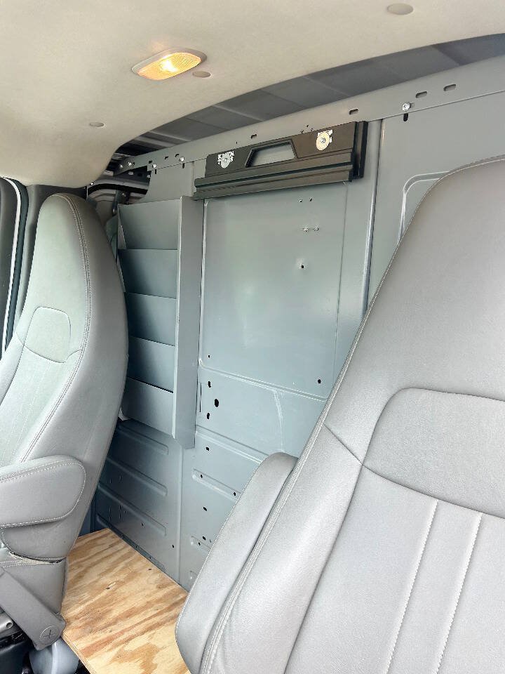 Used 2015 Chevrolet Express 3500 RWD image 11