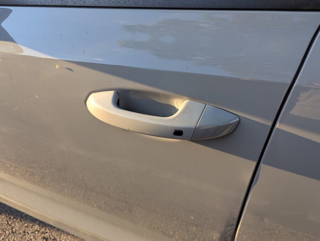 Used 2019 Kia Stinger GT1 image 16