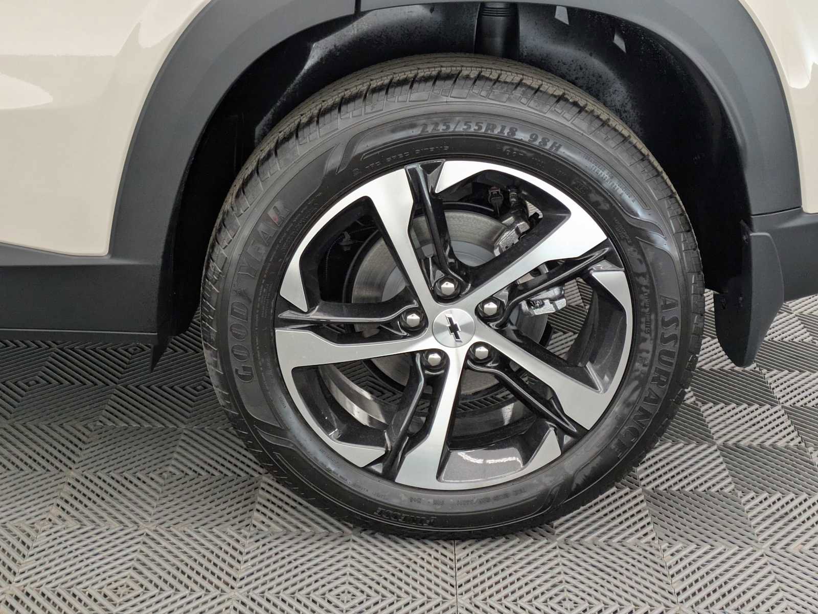 New 2026 Chevrolet Trax RS w/ Sunroof Package FWD image 14