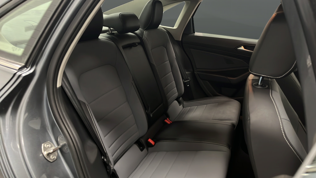 Used 2025 Volkswagen Jetta SE w/ Sunroof Package FWD image 25