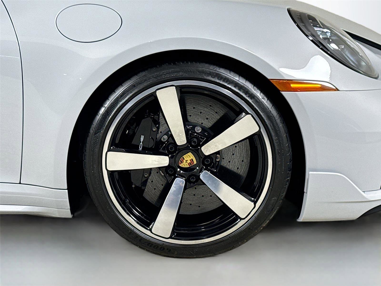 Used 2024 Porsche 911 Turbo S w/ 911 Turbo Sportdesign Package image 39