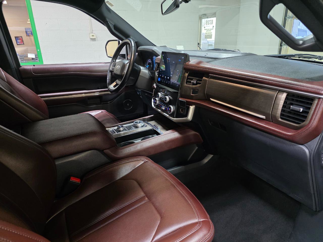 Used 2024 Ford Expedition Max Limited image 29