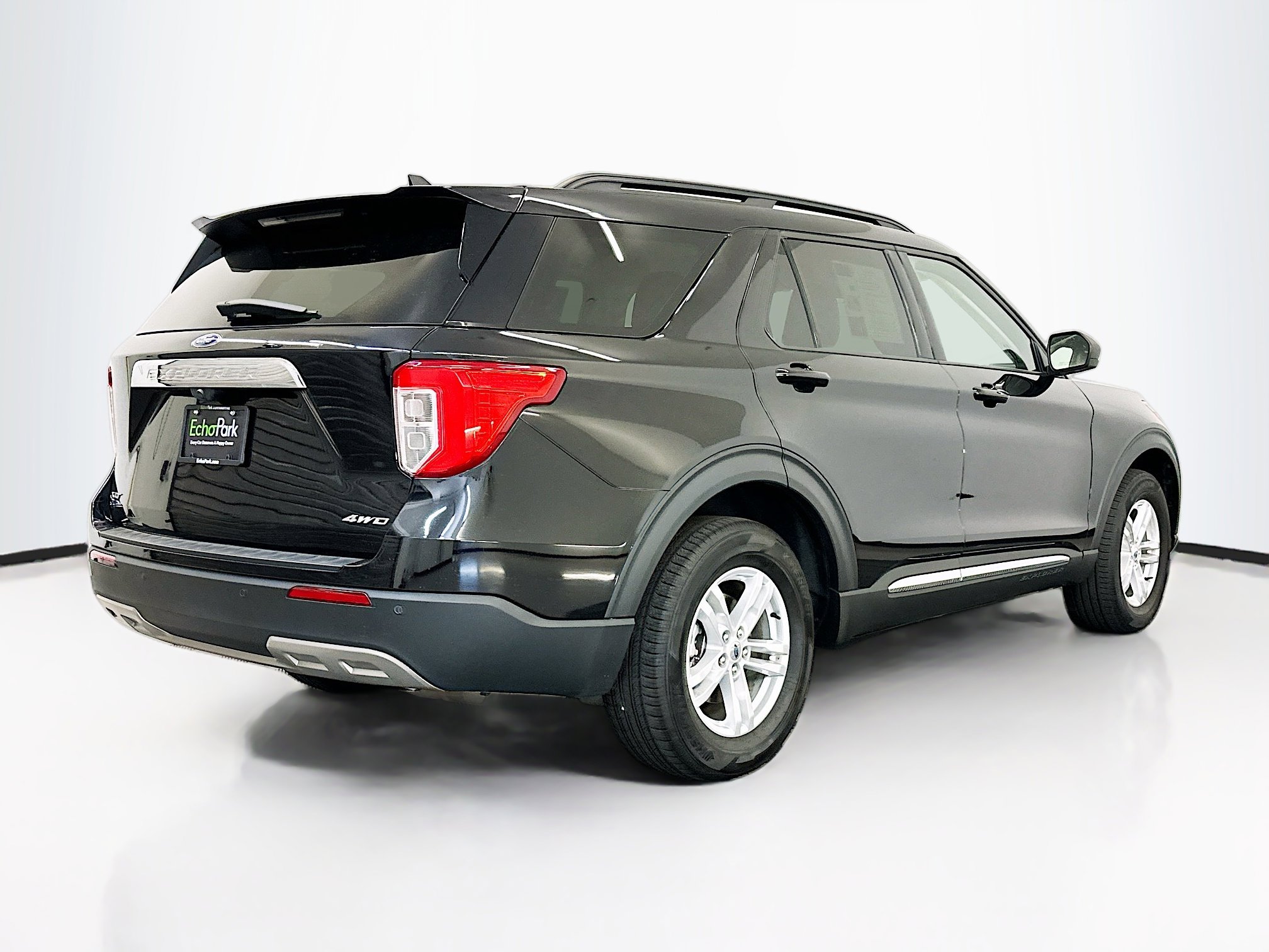 Used 2022 Ford Explorer XLT w/ Equipment Group 202A image 9