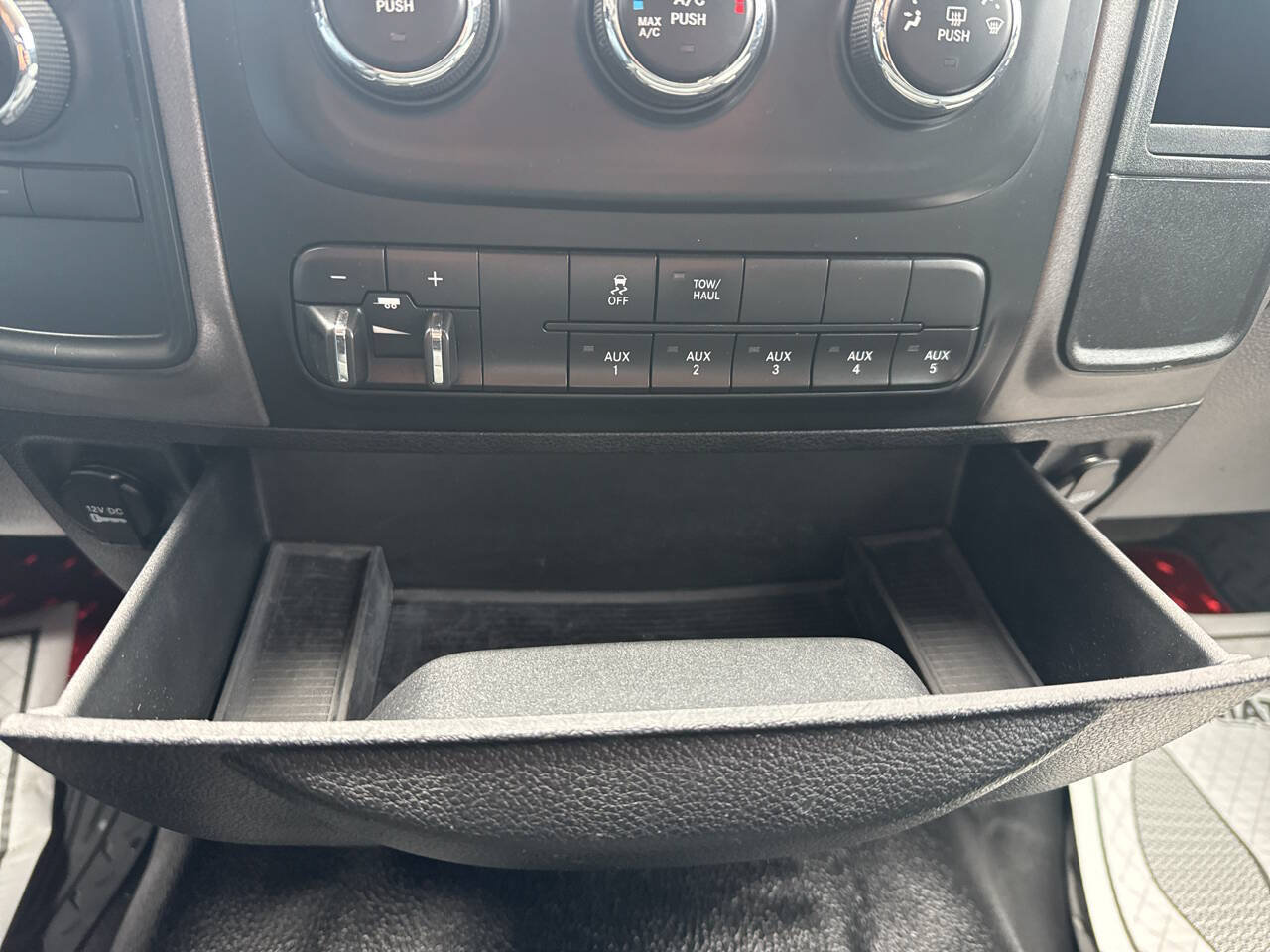 Used 2018 RAM 2500 Tradesman w/ Chrome Appearance Group AWD/4WD image 32