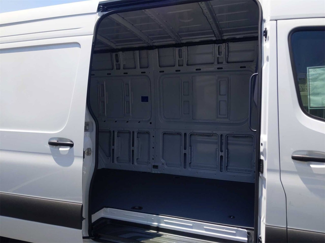 New 2024 Mercedes-Benz eSprinter 170 Cargo image 7