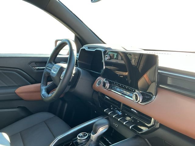 Used 2025 GMC Canyon AT4 w/ Nightfall Edition image 10