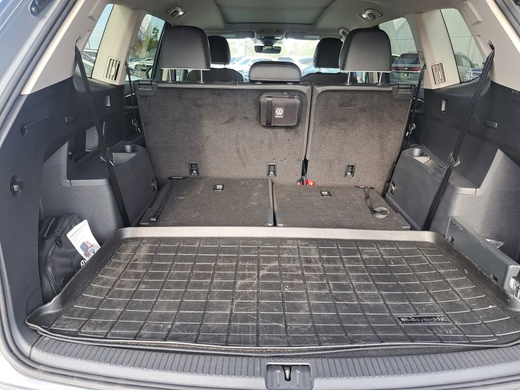 Used 2025 Volkswagen Atlas SEL Premium R-Line image 26