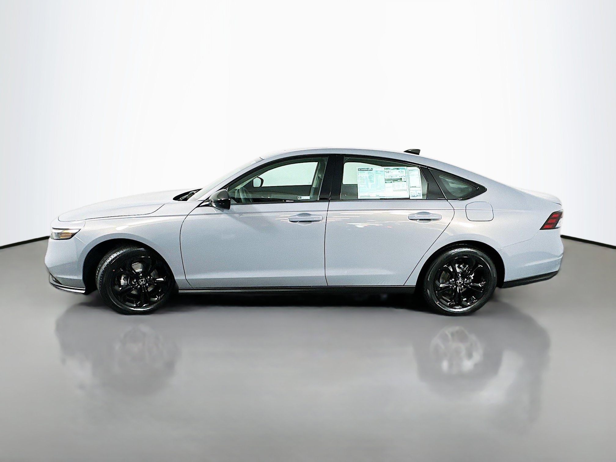 Used 2025 Honda Accord SE image 4