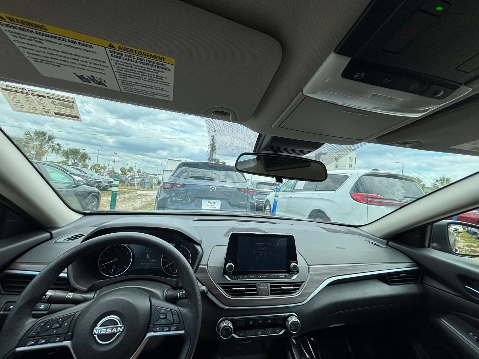 Used 2025 Nissan Altima 2.5 SV FWD image 35