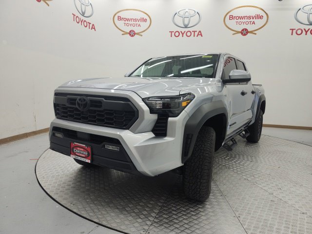 Certified 2025 Toyota Tacoma TRD Off-Road AWD/4WD image 2
