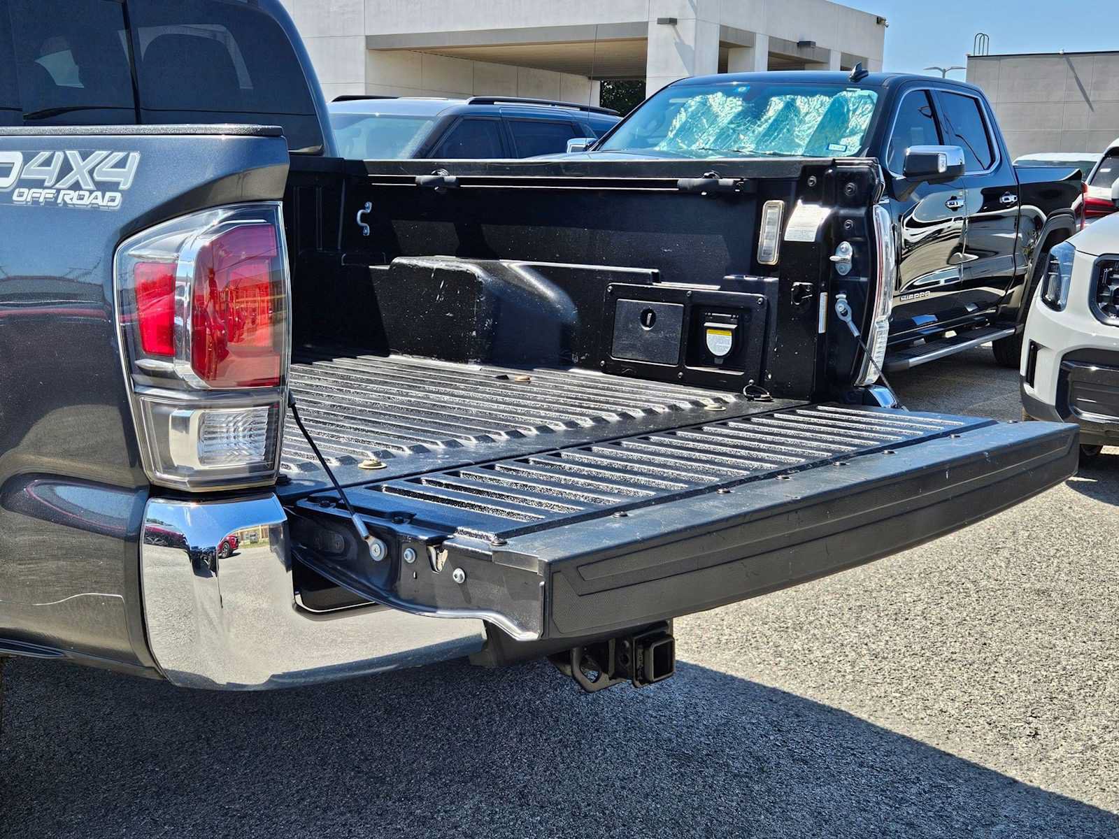 Used 2021 Toyota Tacoma TRD Off-Road AWD/4WD image 33