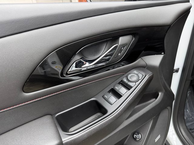 Used 2023 Chevrolet Traverse RS image 11