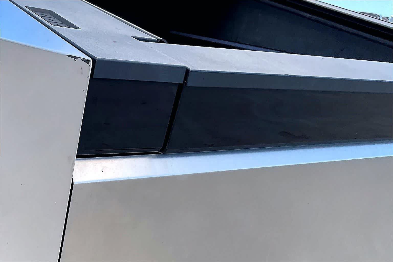 Used 2024 Tesla Cybertruck AWD Crew Cab image 32