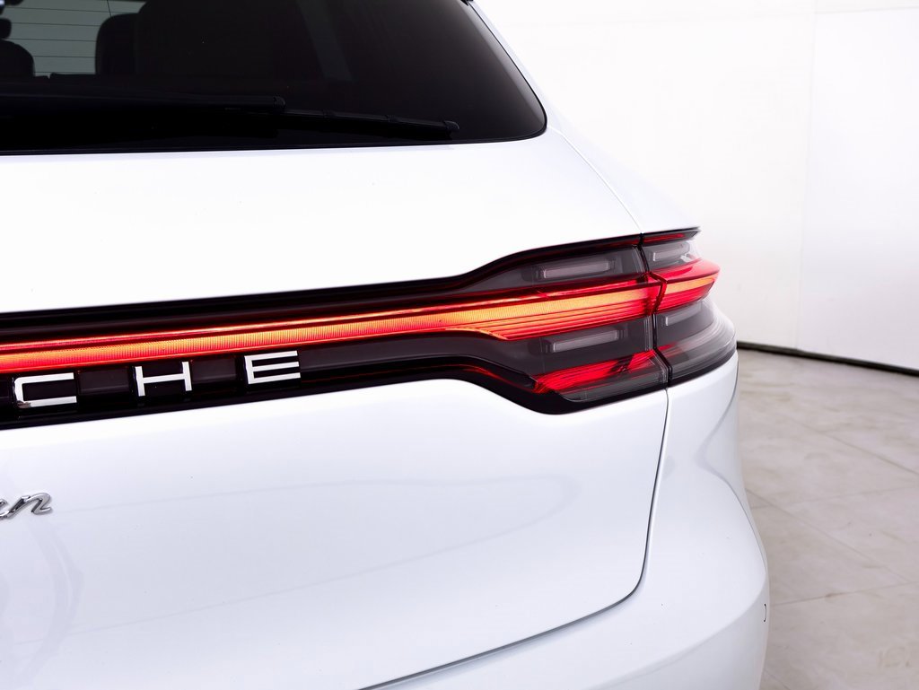 Used 2025 Porsche Macan image 12