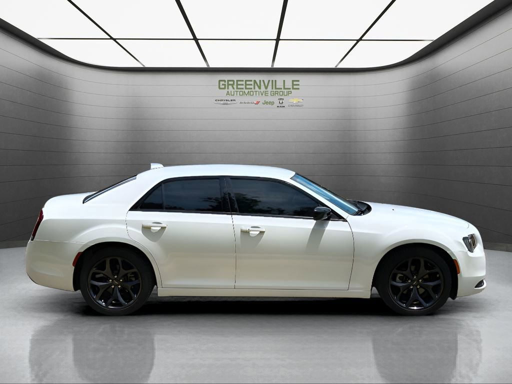 Used 2023 Chrysler 300 Touring w/ Sport Appearance Package image 6