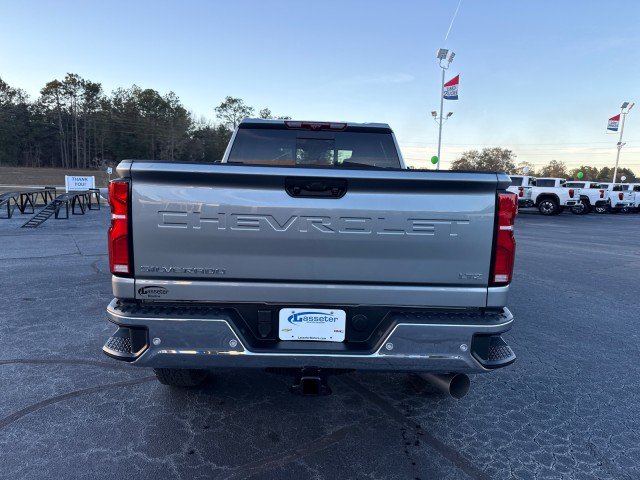 New 2026 Chevrolet Silverado 2500 LTZ w/ LTZ Premium Package AWD/4WD image 4