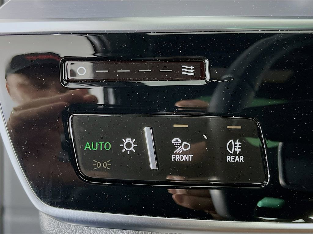 Used 2023 Audi A8 L 3.0T w/ Luxury Package image 13