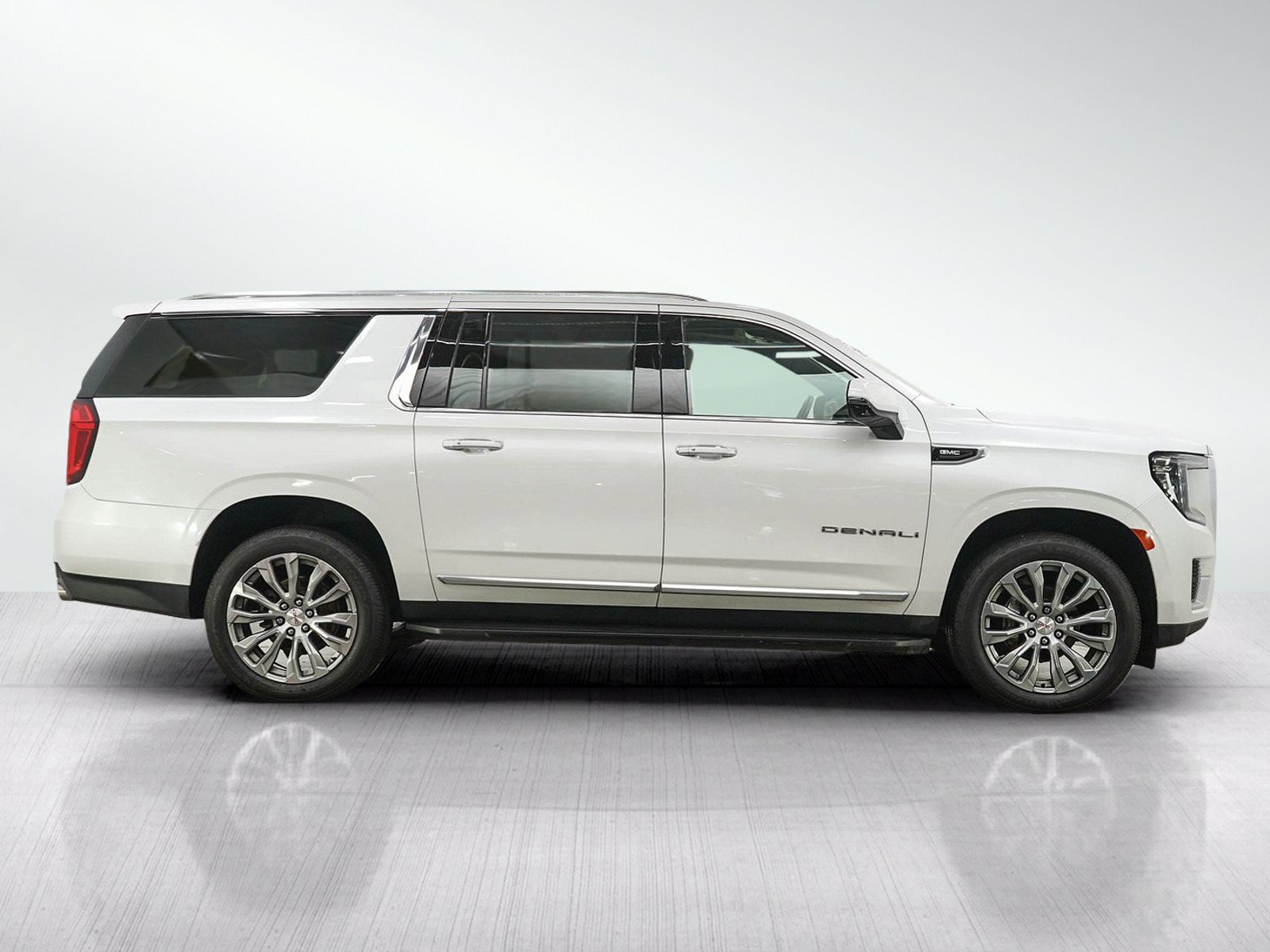 Used 2021 GMC Yukon XL Denali AWD/4WD image 6