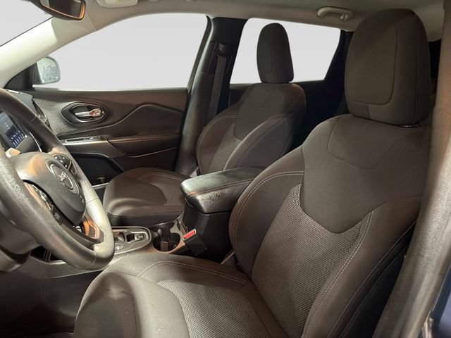 Used 2021 Jeep Cherokee Latitude FWD image 19