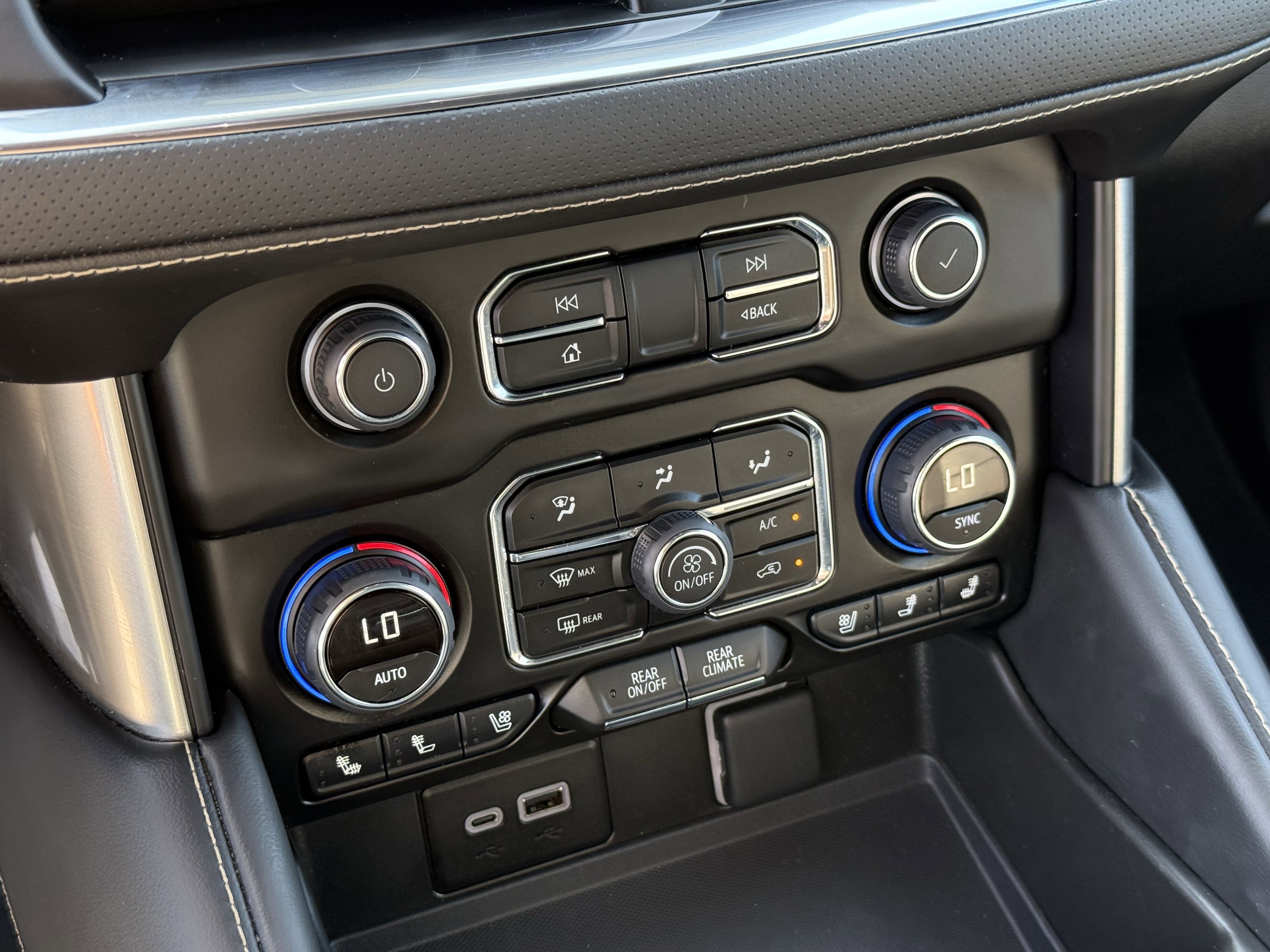 Used 2023 Chevrolet Suburban Premier image 22