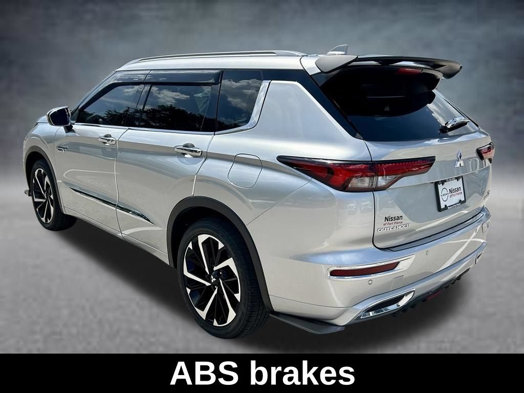 Used 2025 Mitsubishi Outlander 4WD Plug-In Hybrid image 7