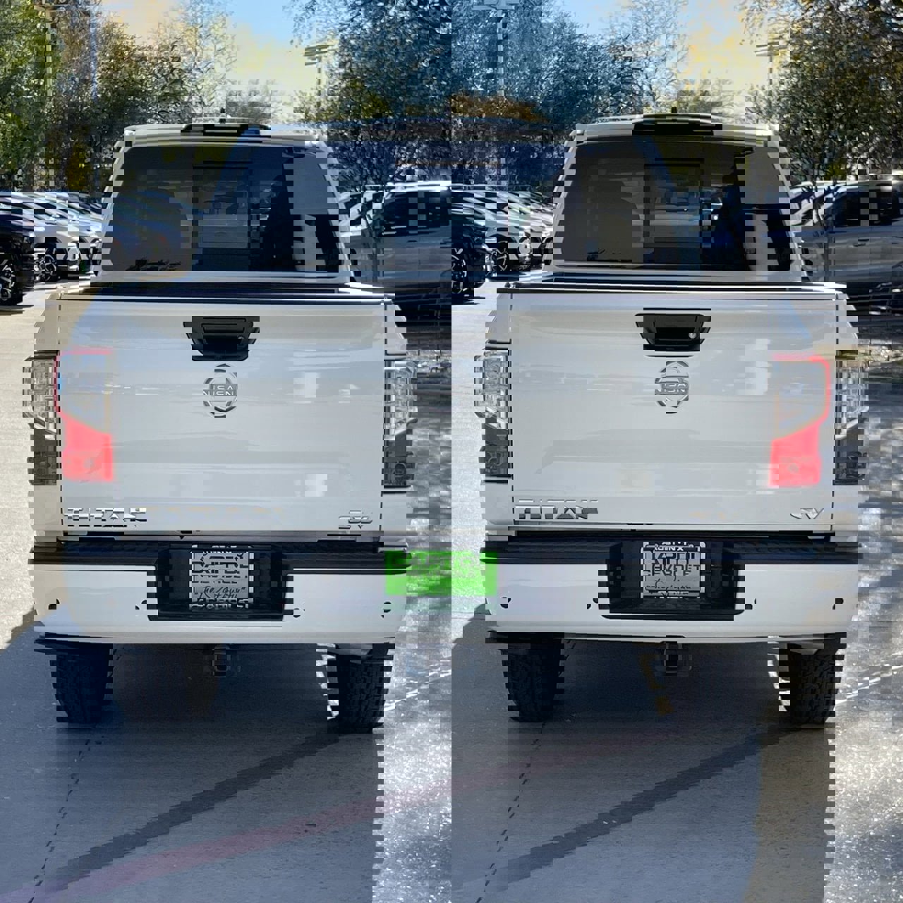 Used 2024 Nissan Titan SV w/ SV Convenience Package image 5