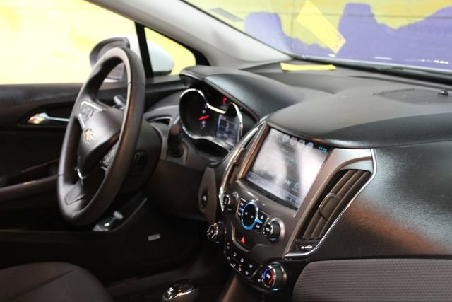 Used 2018 Chevrolet Cruze LT FWD image 10