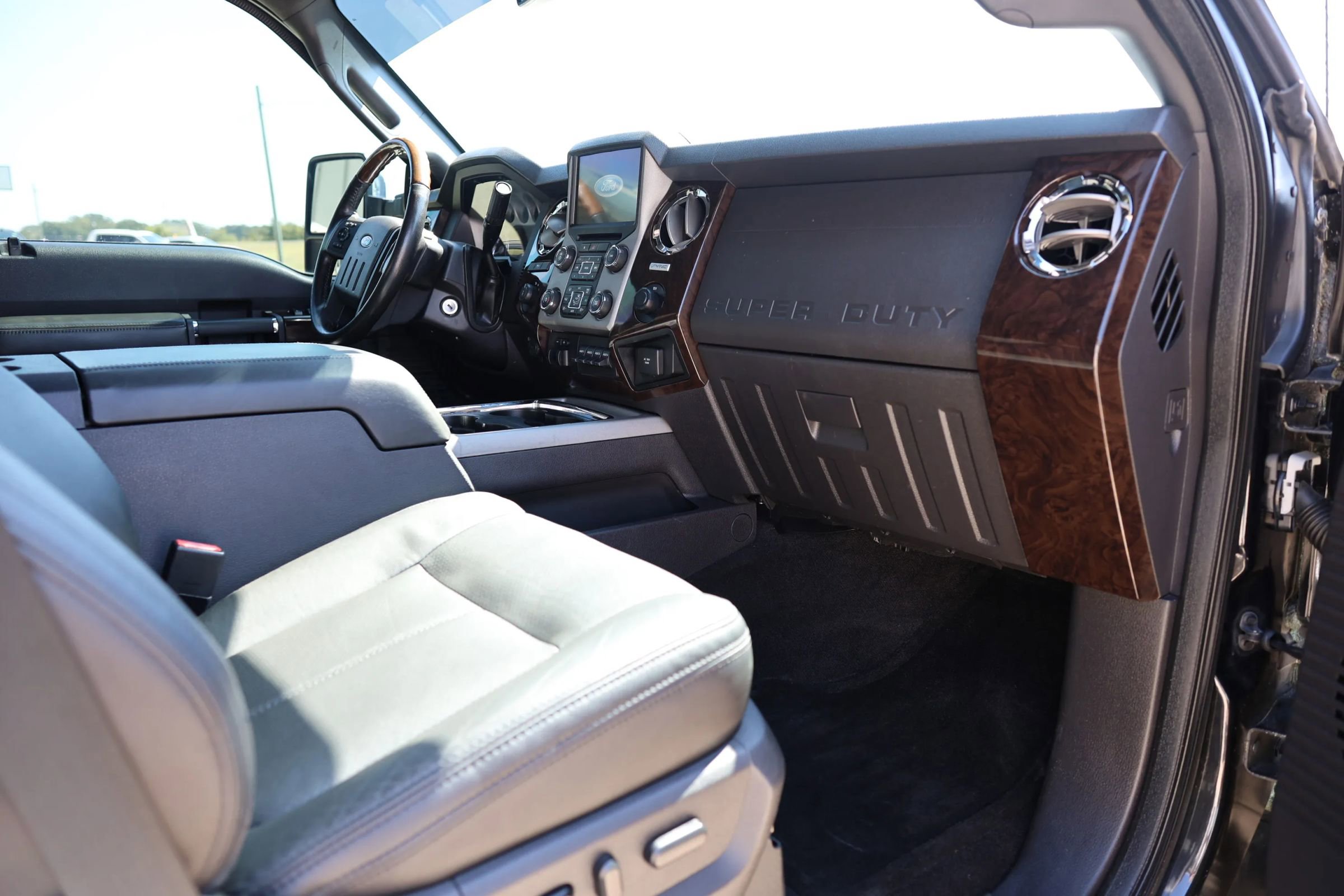 Used 2015 Ford F350 Platinum image 45