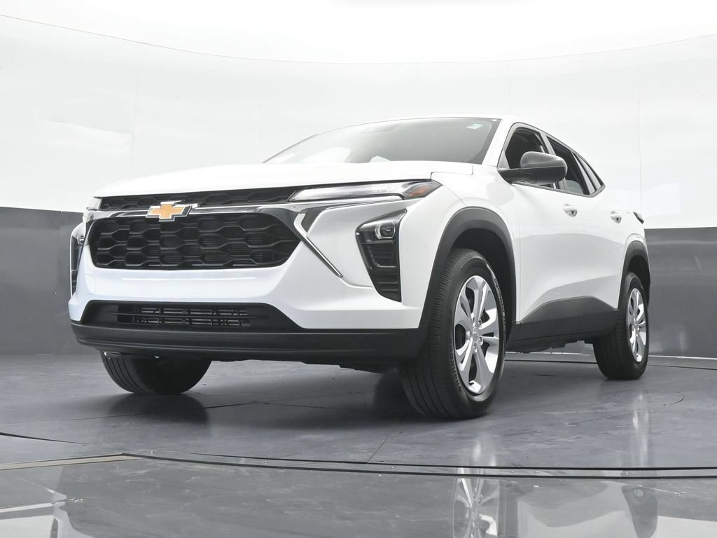 Used 2025 Chevrolet Trax LS FWD image 47